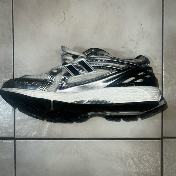 New Balance - Picture 3 of 3